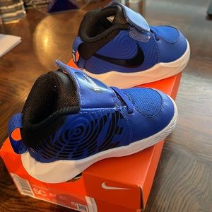 BRAND NEW!!! Nike Boys Shoes Size 5C